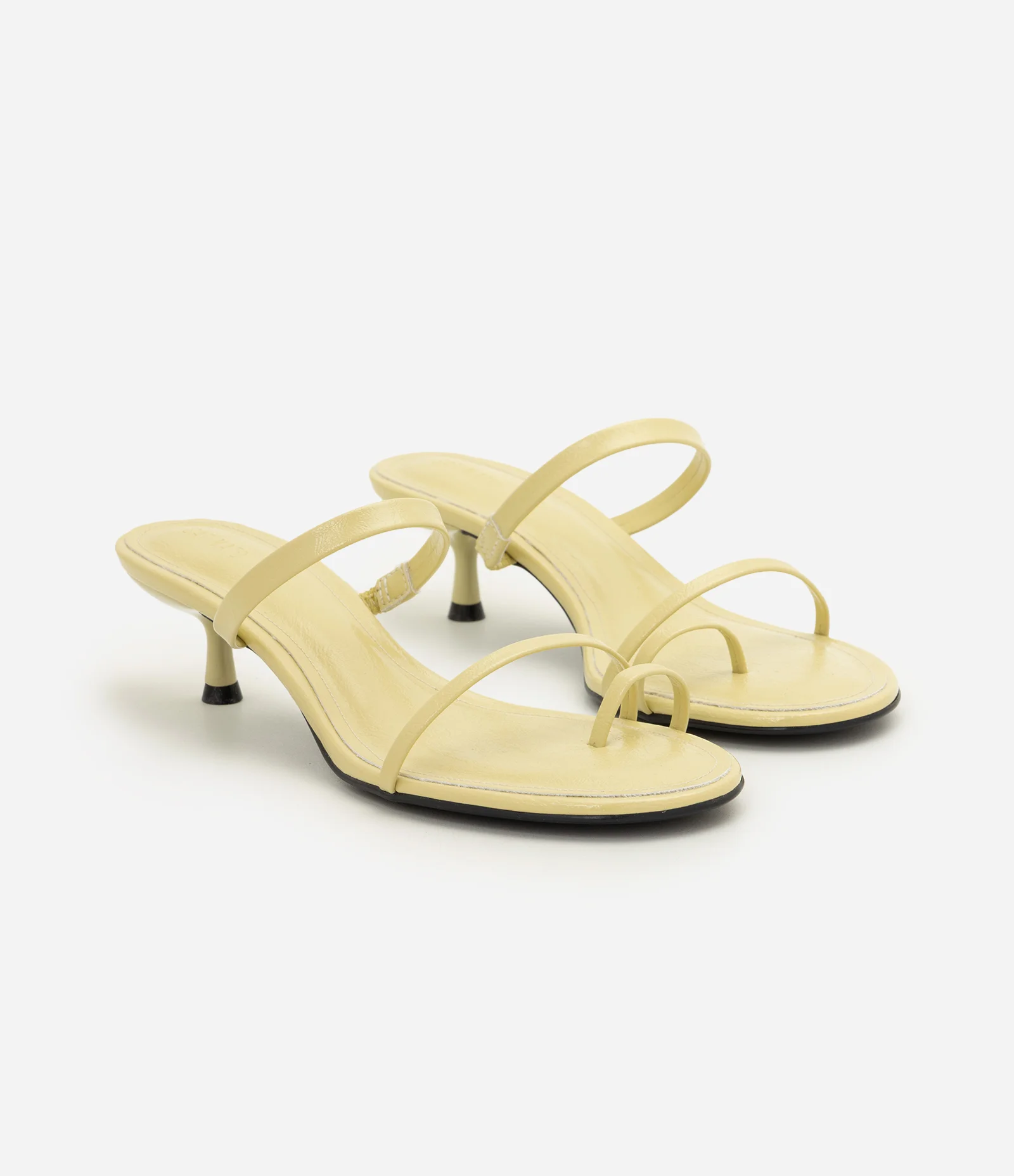 Sandália Mule em PU com Tiras Finas e Salto Kitten Heel Amarelo 2