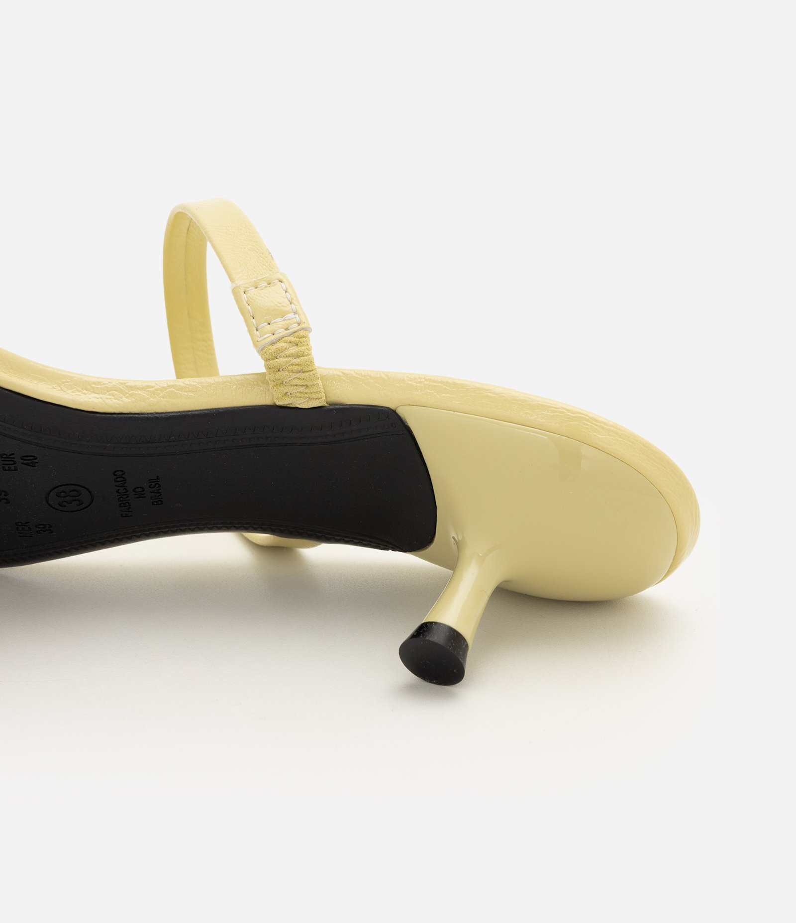 Sandália Mule em PU com Tiras Finas e Salto Kitten Heel Amarelo 4