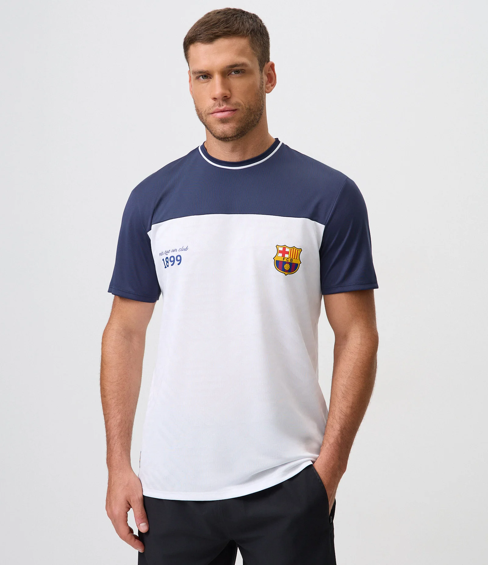 Camiseta Barcelona com Recorte no Peito Branco 1