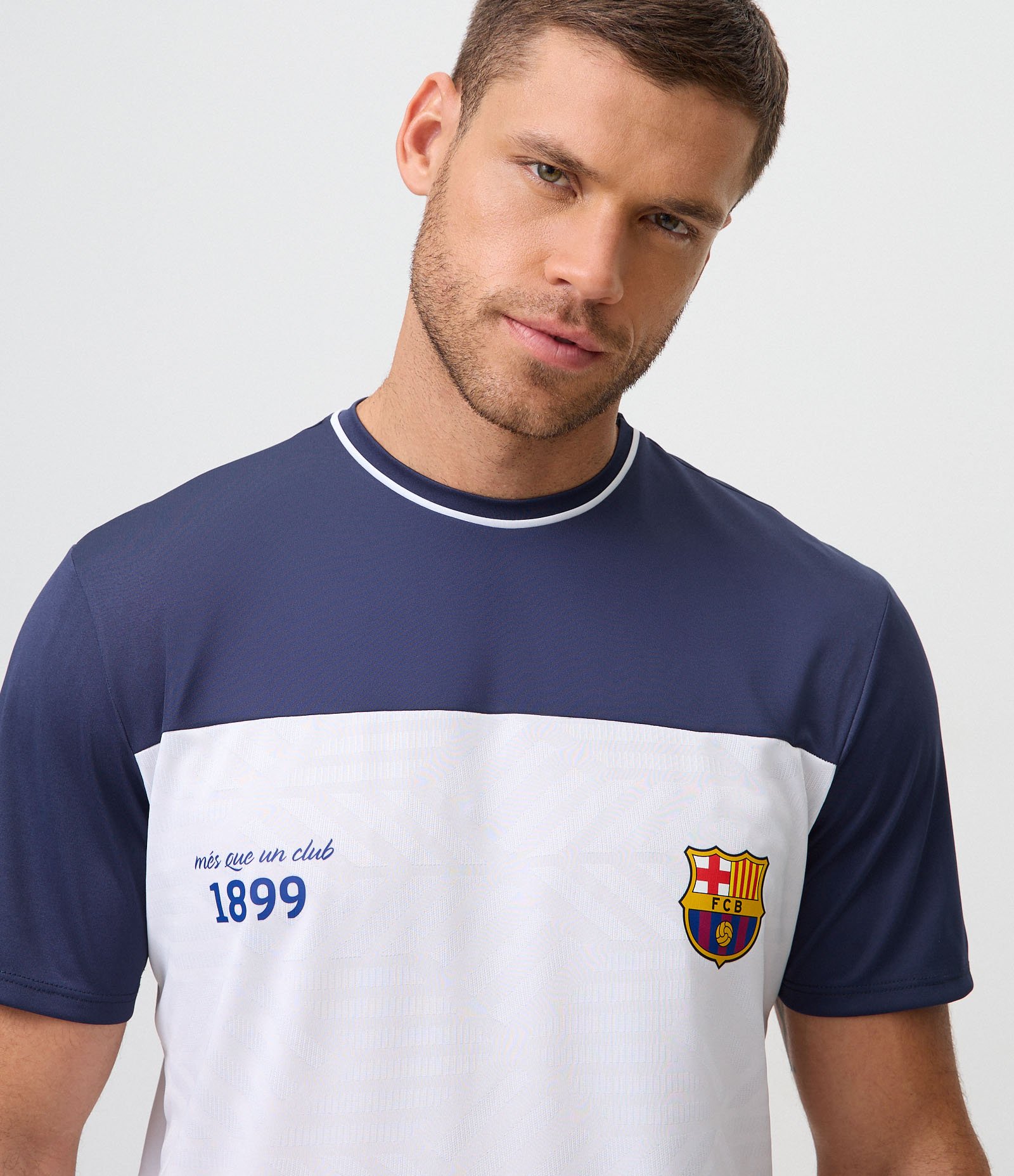 Camiseta Barcelona com Recorte no Peito Branco 4