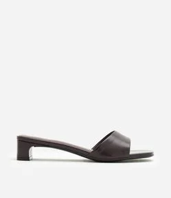 Sandália Mule em Couro com Salto Kitten Heel