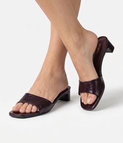 Sandália Mule em Couro com Salto Kitten Heel