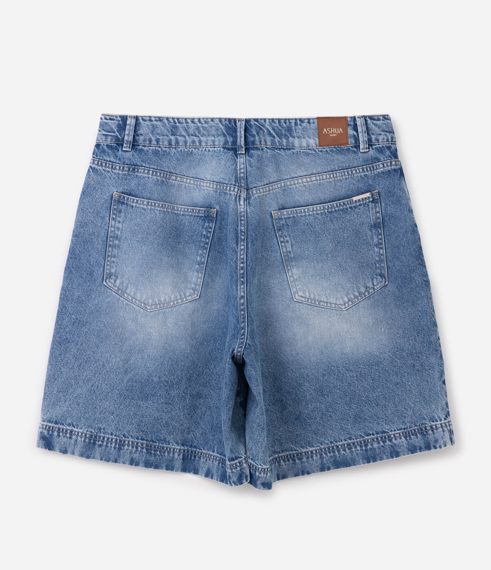 Bermuda Jeans com Pences Frontais Curve & Plus Size Azul 8