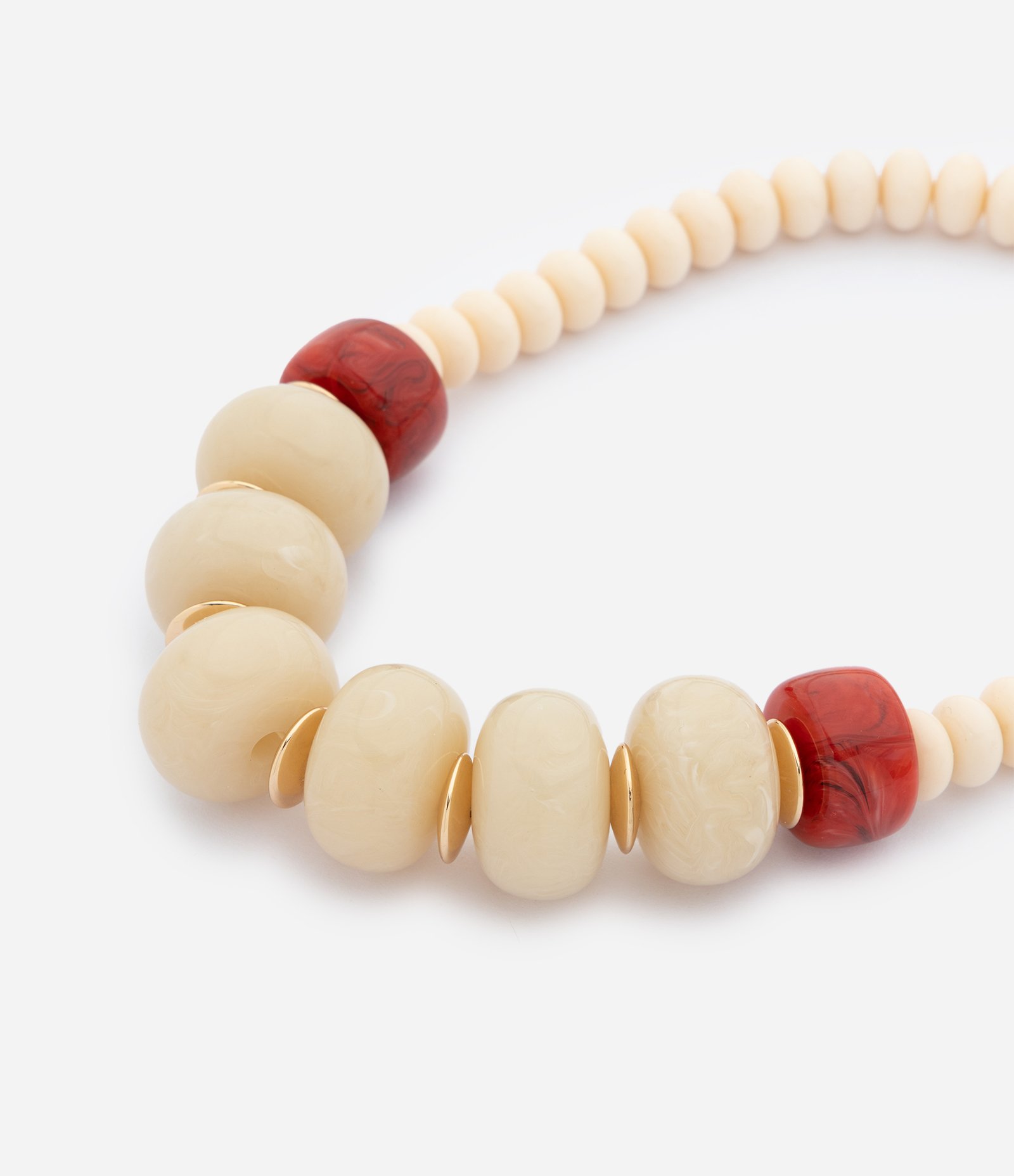 Colar Curto com Contas Marmorizadas e Discos Metálicos Off White 1