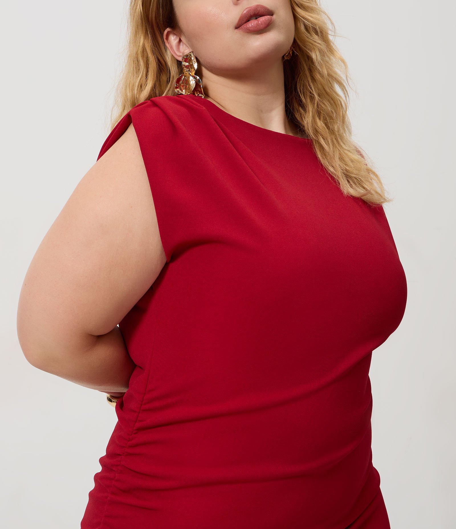 Vestido Curto em Crepe com Franzido e Barra Assimétrica Curve & Plus Size Vermelho 3