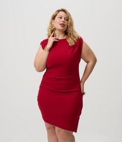 Vestido Curto em Crepe com Franzido e Barra Assimétrica Curve & Plus Size