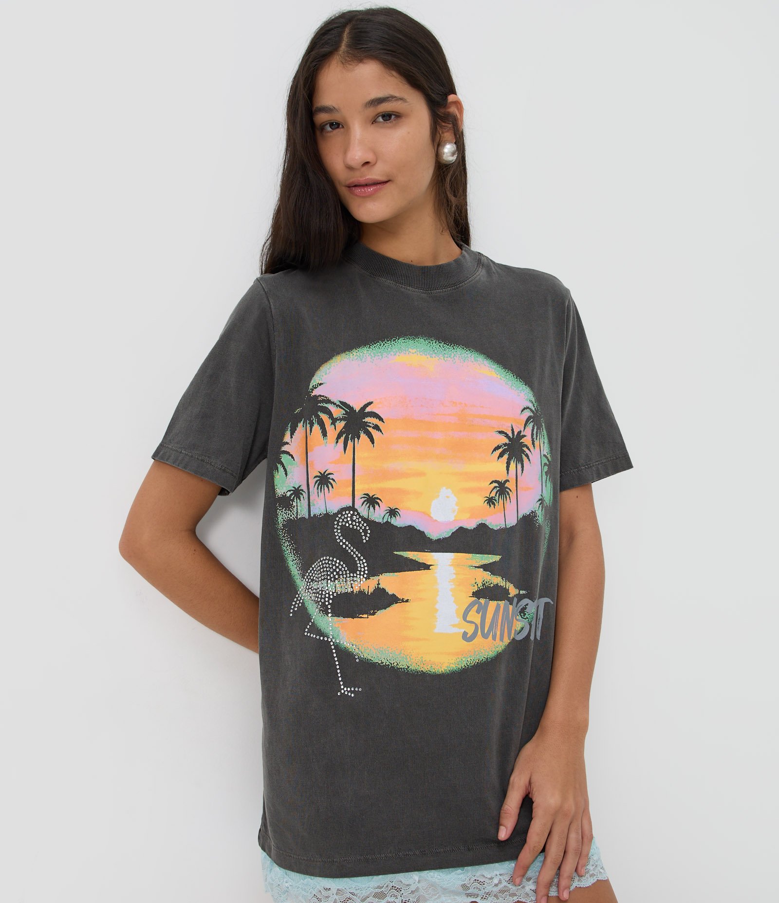 Camiseta com Estampa Sunset com Aplicação de Brilhos e Efeito Estonado Preto 3