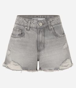 Short em Jeans com Barra Desfiada e Puídos