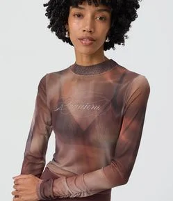 Blusa em Tule com Estampa Abstrata e Lettering "Requiem" Brilhoso