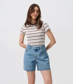 Short Midi em Jeans com Cintura Média e Tachas