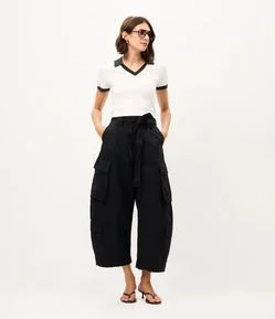 Calça Cargo em Sarja com Bolsos Utilitários e Cinto