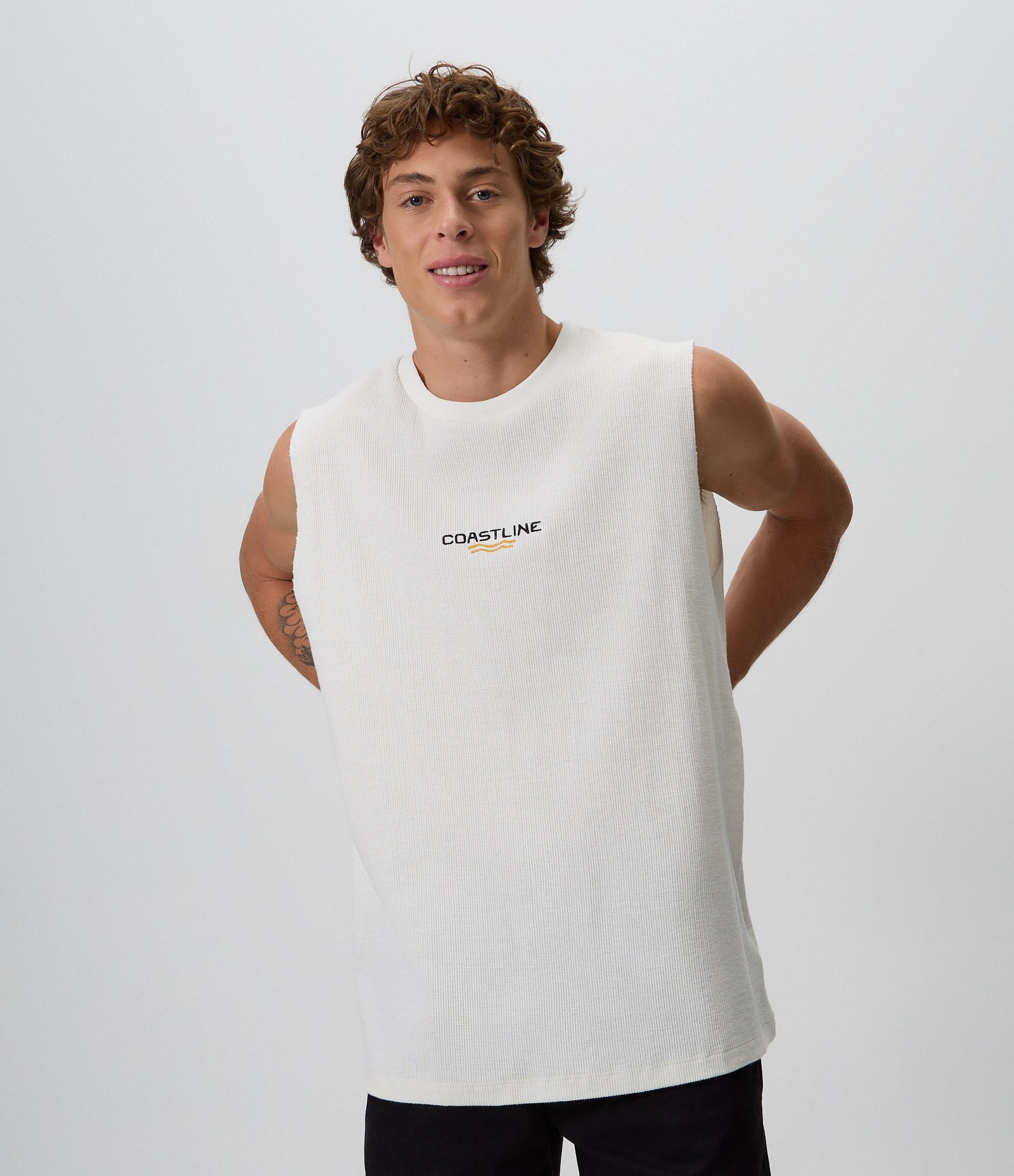 Regata Comfort em Algodão Texturizada com Lettering Coastline Branco 3