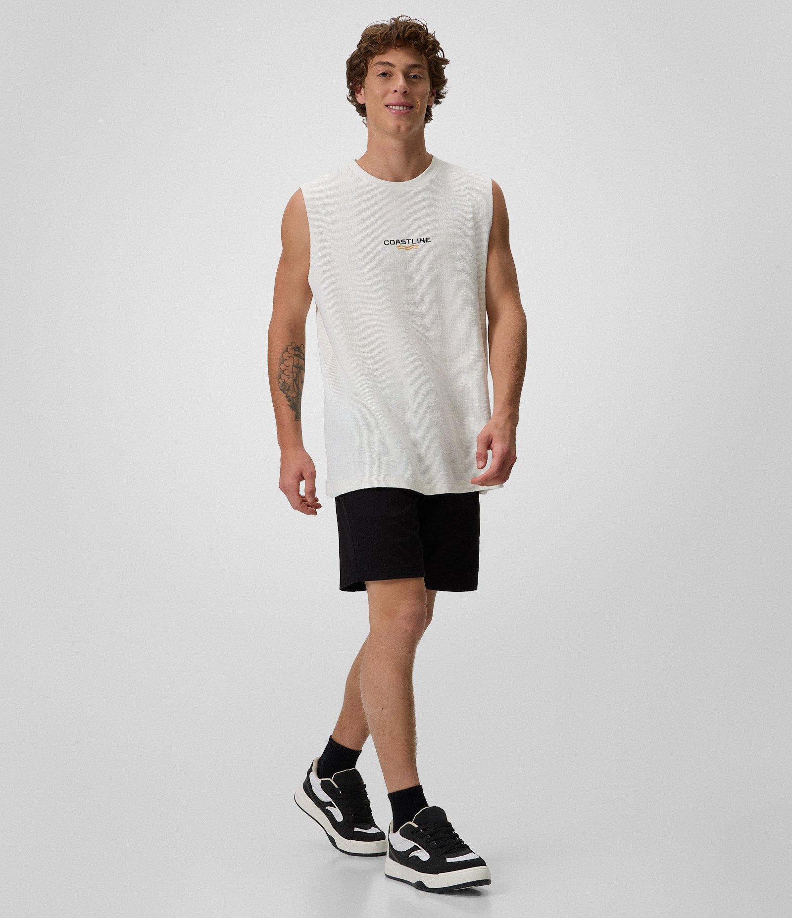 Regata Comfort em Algodão Texturizada com Lettering Coastline Branco 4