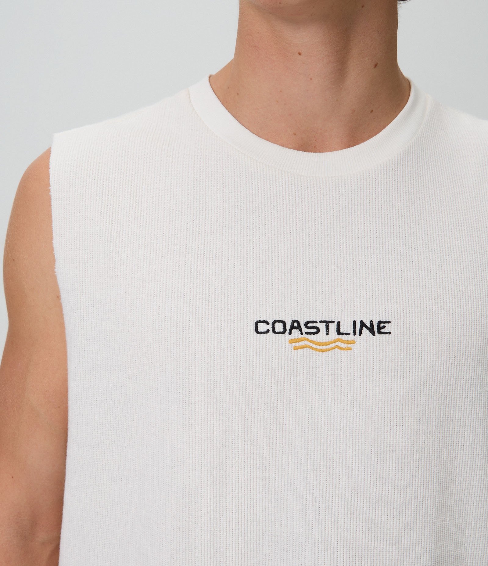Regata Comfort em Algodão Texturizada com Lettering Coastline Branco 6