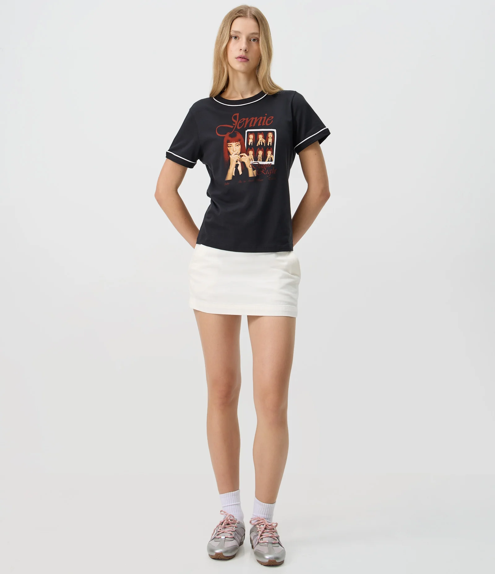 Camiseta com Estampa Jennie e Detalhes Contrastante Preto 2