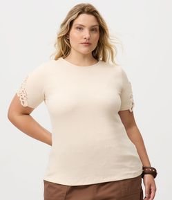 Blusa Ajustada em Ribana com Guipure nas Mangas Curve & Plus Size