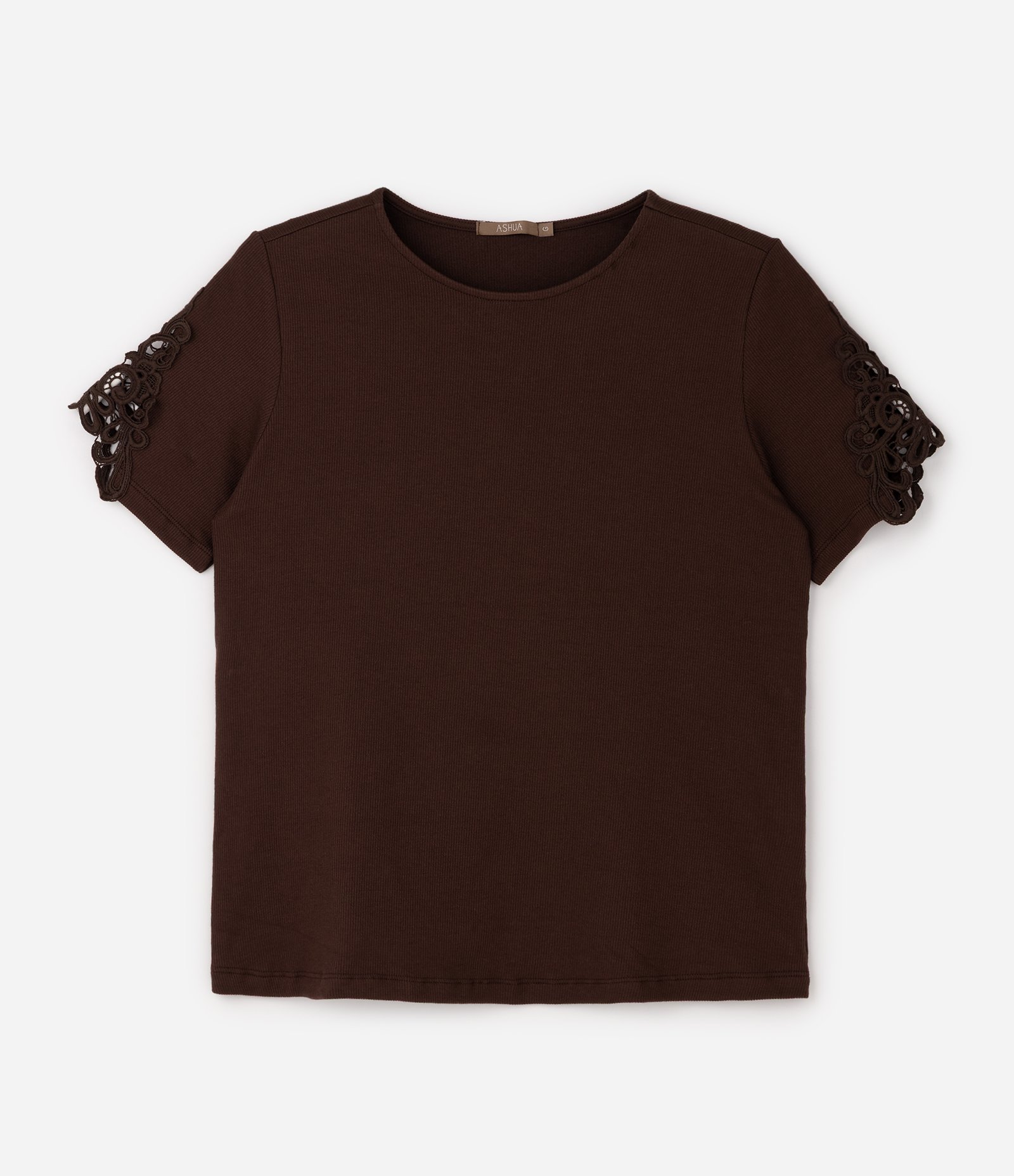 Blusa Ajustada em Ribana com Guipure nas Mangas Curve & Plus Size Marrom 1