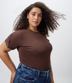 Blusa Ajustada em Ribana com Guipure nas Mangas Curve & Plus Size