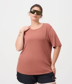 Camiseta Esportiva Dry em Poliamida com Colisé Lateral Curve & Plus Size
