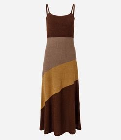 Vestido Longo em Malha Texturizada com Recortes em Blocos