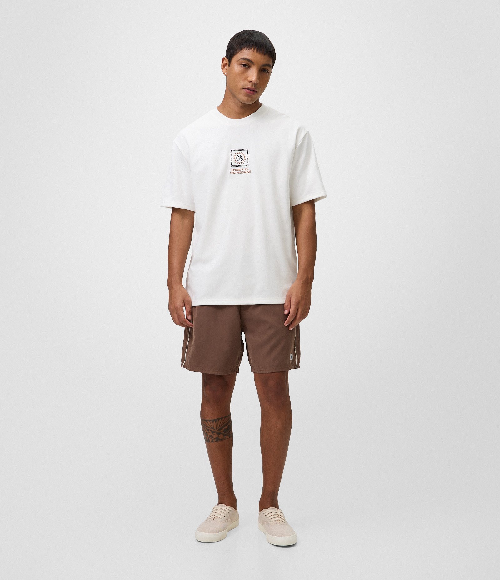 Camiseta Relaxed Texturizada com Bordado Branco 2