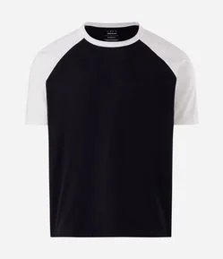 Camiseta Regular em Algodão com Manga Raglan Contraste