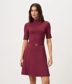 Vestido Em Viscose Evasê com Cinto Fino e Gola Alta