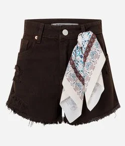Short Praia em Sarja com Puídos e Lenço Decorativo