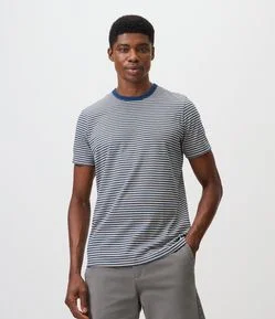 Camiseta em Algodão Peruano com Listras Horizontais e Gola Contrastante