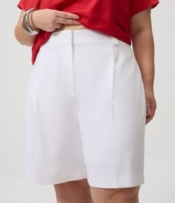 Bermuda Alfaiatada com Pregas Curve & Plus Size