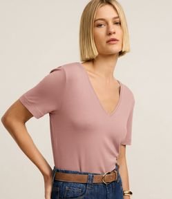 Blusa Básica em Viscose com Decote V