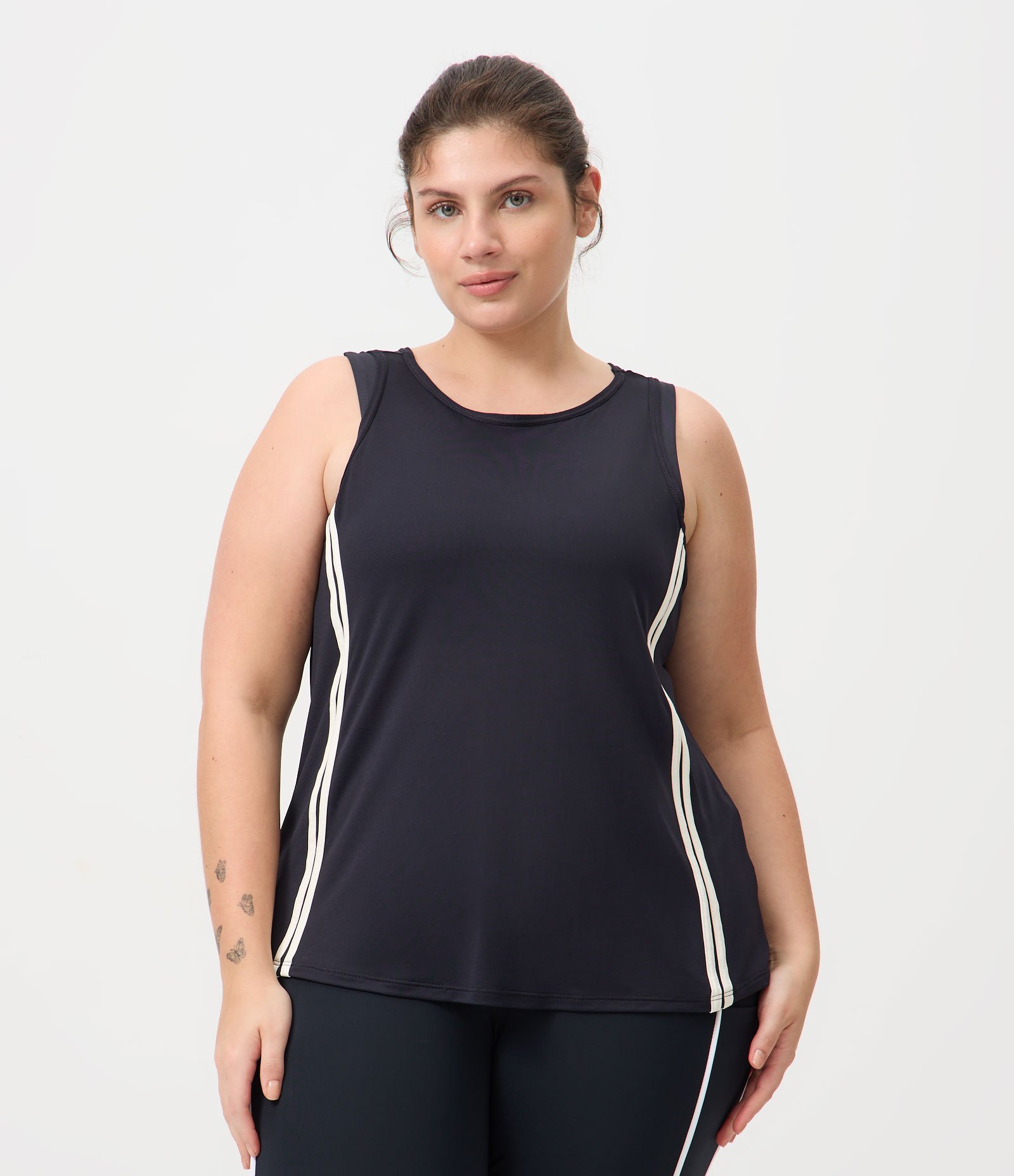 Blusa Esportiva em Poliamida com Frisos Laterais Curve & Plus Size Preto 1