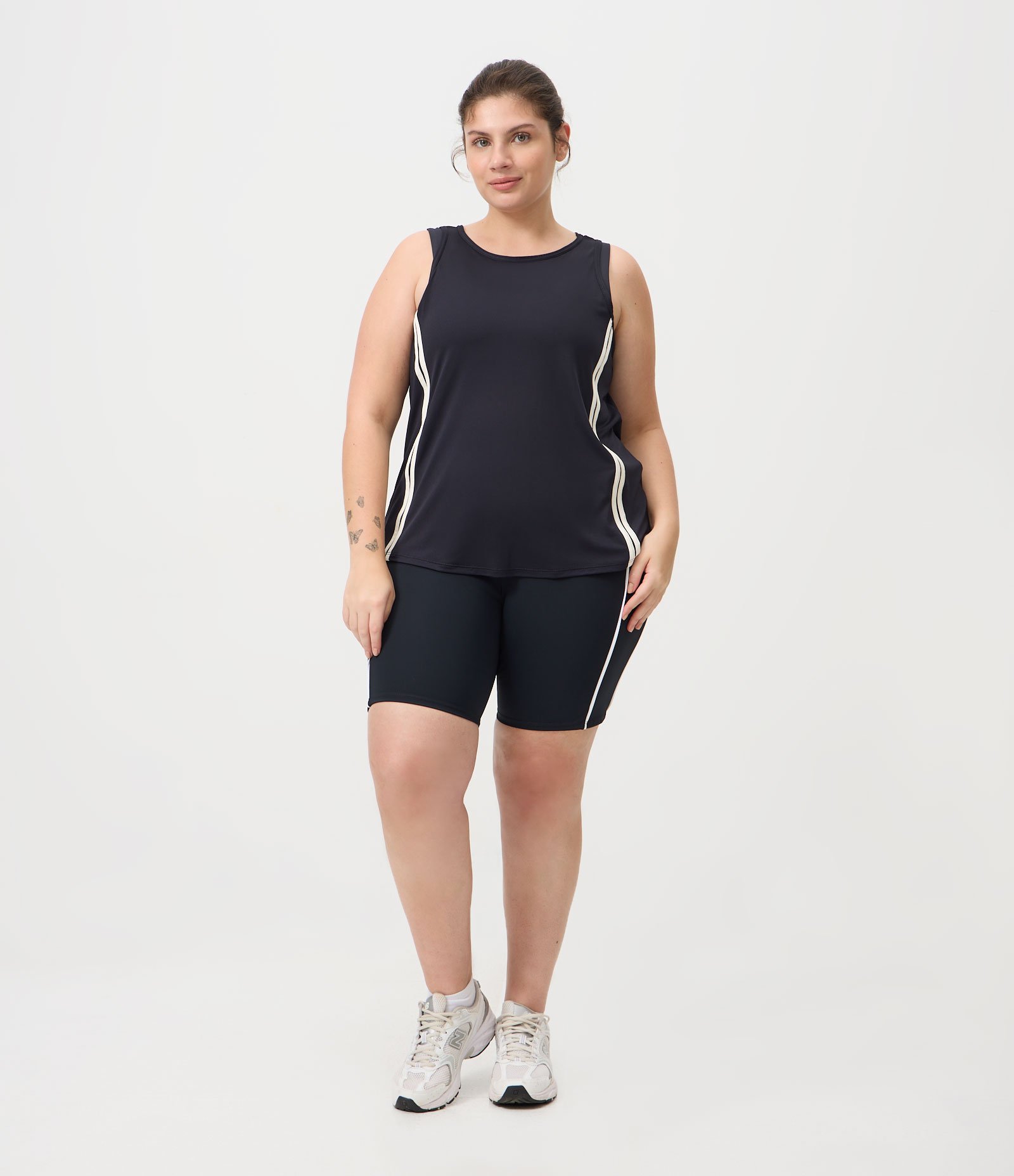 Blusa Esportiva em Poliamida com Frisos Laterais Curve & Plus Size Preto 2