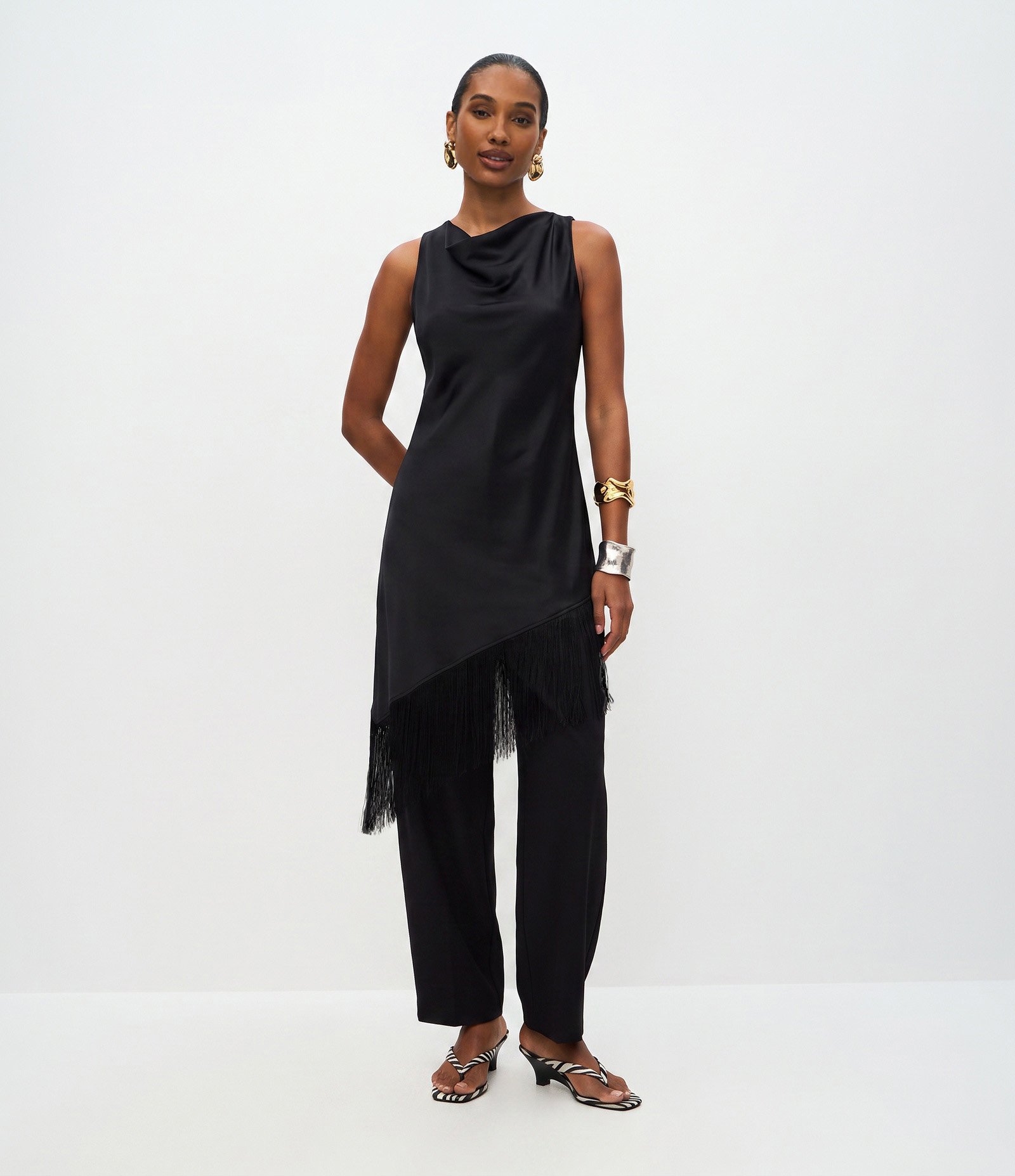 Blusa Com Decote Degagê e Barra Assimétrica com Franjas Preto 5