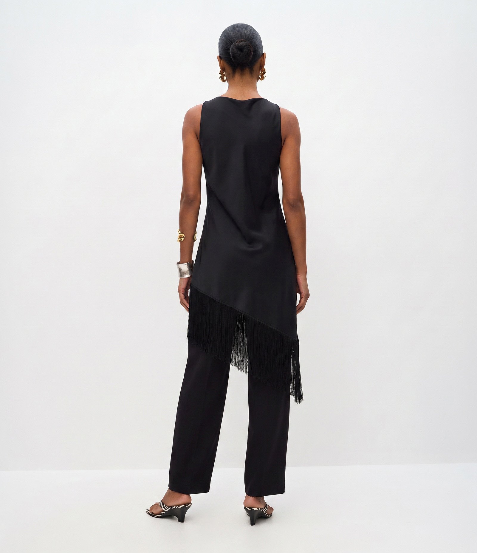 Blusa Com Decote Degagê e Barra Assimétrica com Franjas Preto 6