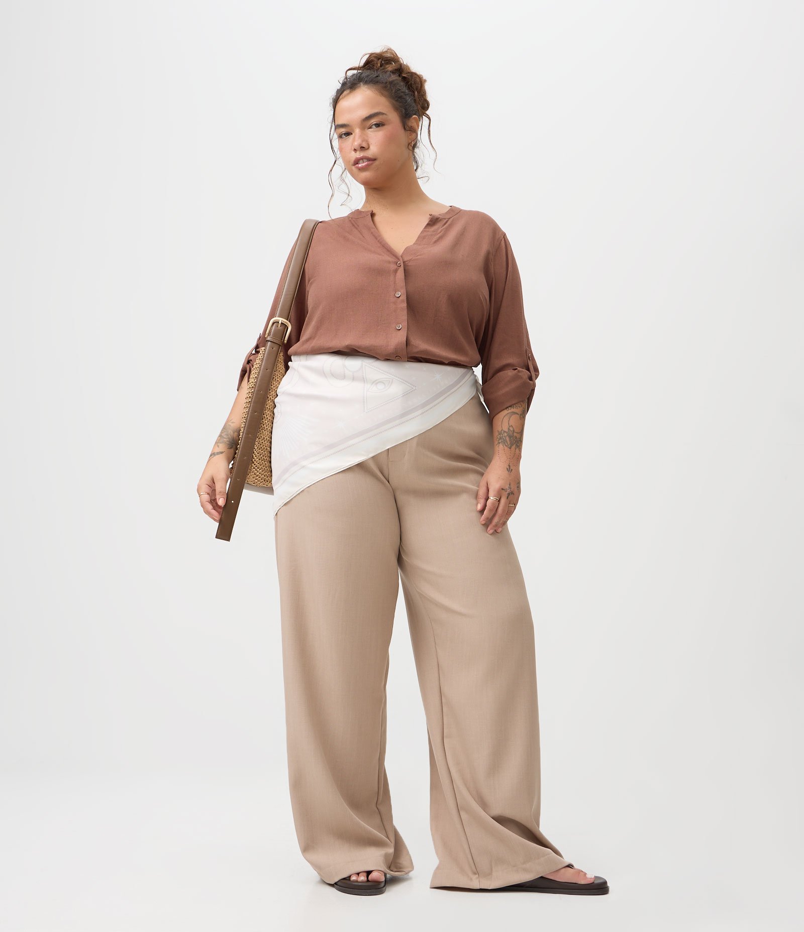 Calça Pantalona em Sarja Alfaiatada com Cós Ajustável Curve & Plus Size Bege 1