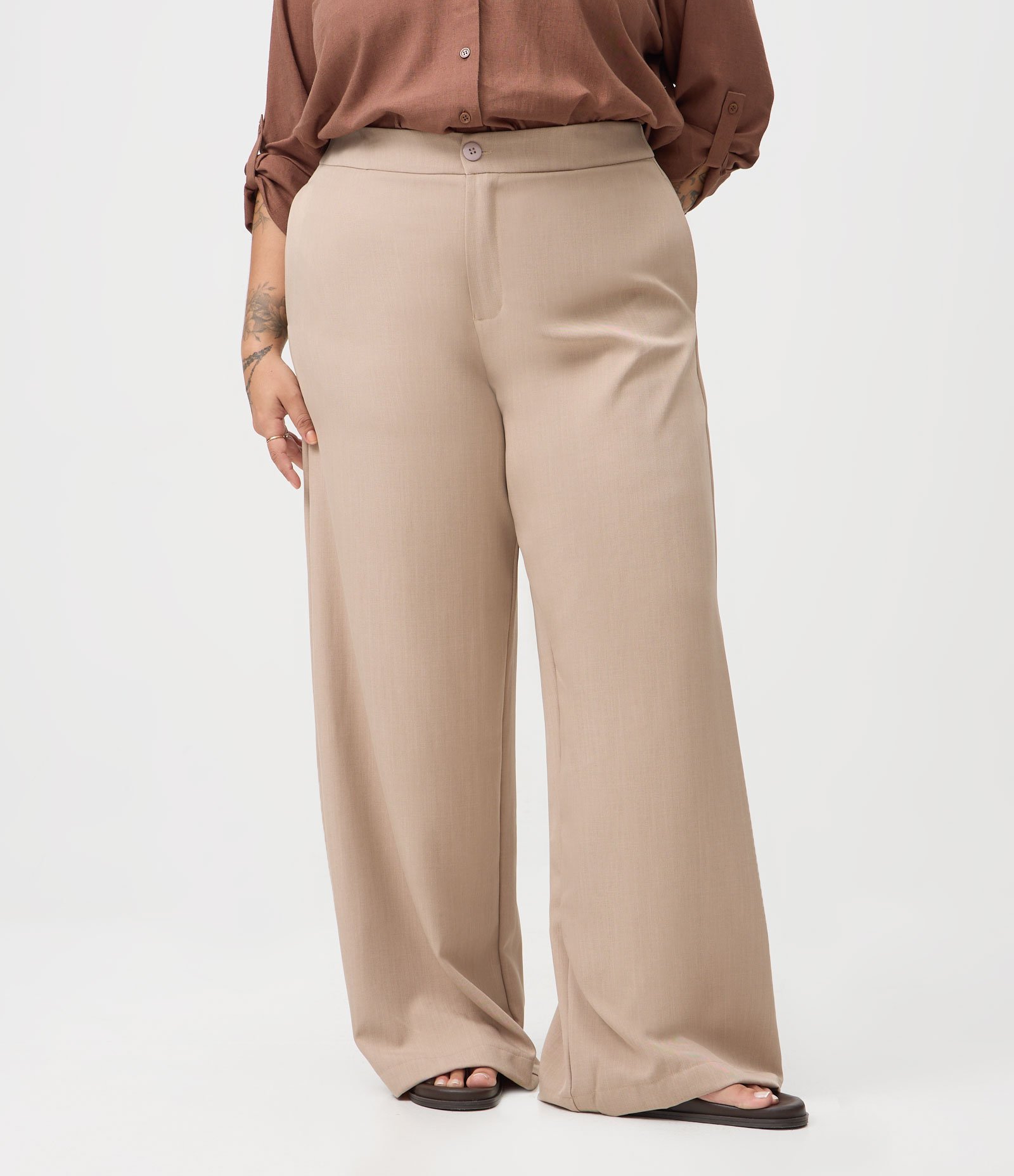 Calça Pantalona em Sarja Alfaiatada com Cós Ajustável Curve & Plus Size Bege 2