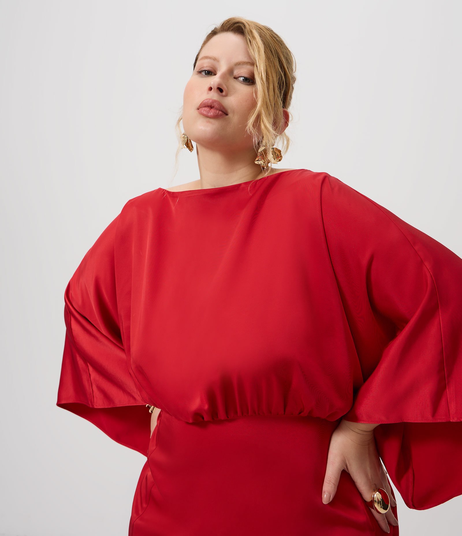 Vestido Longo em Cetim com Manga Morcego e Fenda Curve & Plus Size Vermelho 3