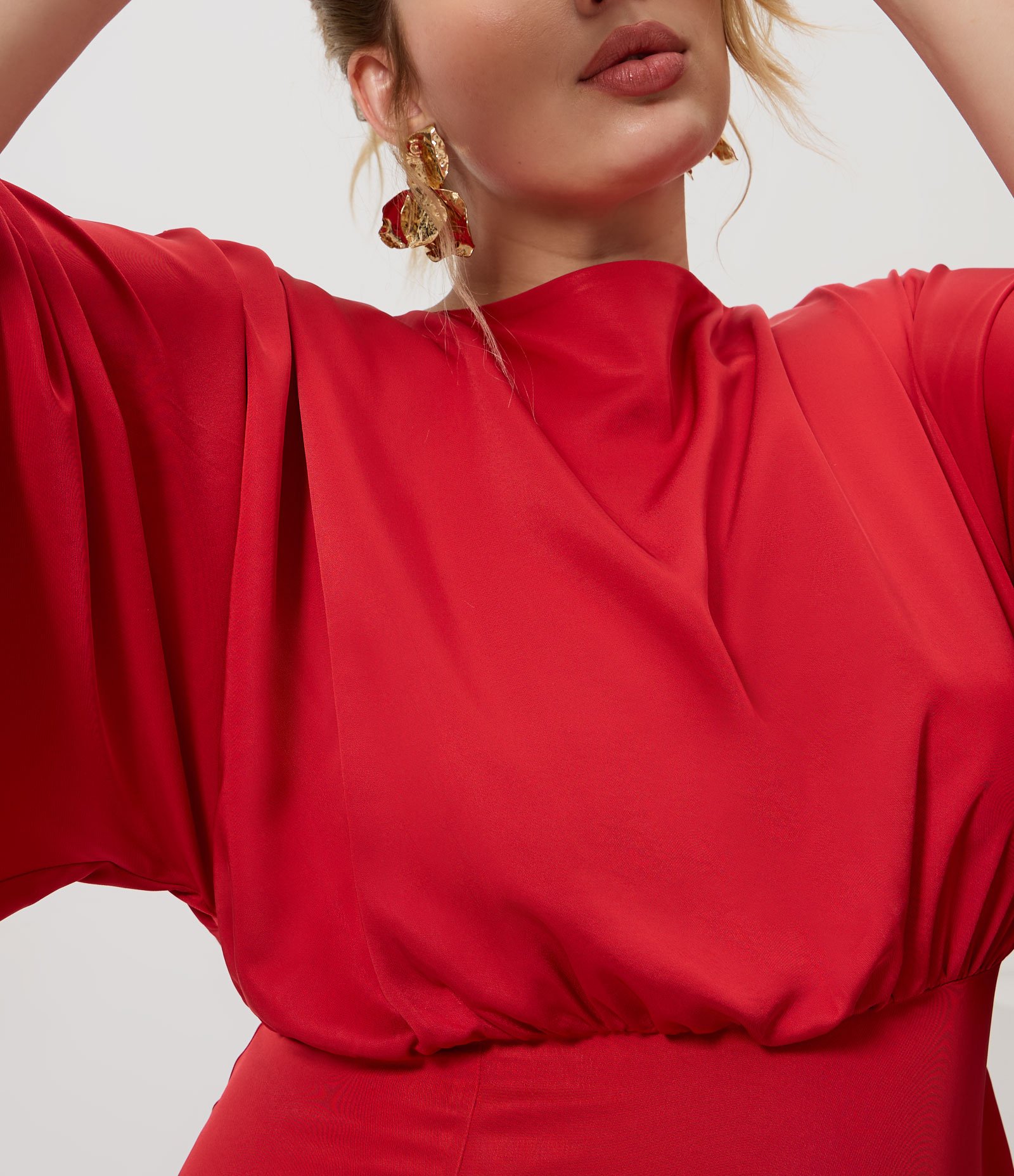 Vestido Longo em Cetim com Manga Morcego e Fenda Curve & Plus Size Vermelho 4
