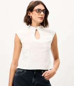 Blusa em Laise com Detalhes de Fechamento Oriental e Decote Gota