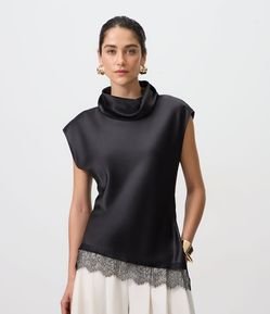 Blusa Acetinada com Gola Alta e Barra Assimétrica Rendada
