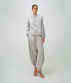 Calça Aladim Alfaiatada Acetinada com Barra Ajustada
