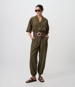 Calça Jogger com Bolsos e Cós Elástico
