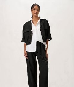 Calça Jogger com Bolsos e Cós Elástico