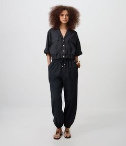Calça Jogger com Bolsos e Cós Elástico