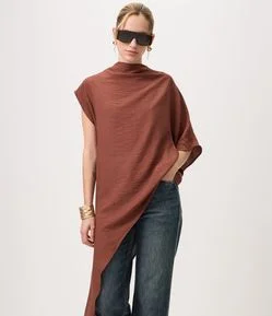 Blusa Over em Viscose com Gola Halter e Barra Assimétrica