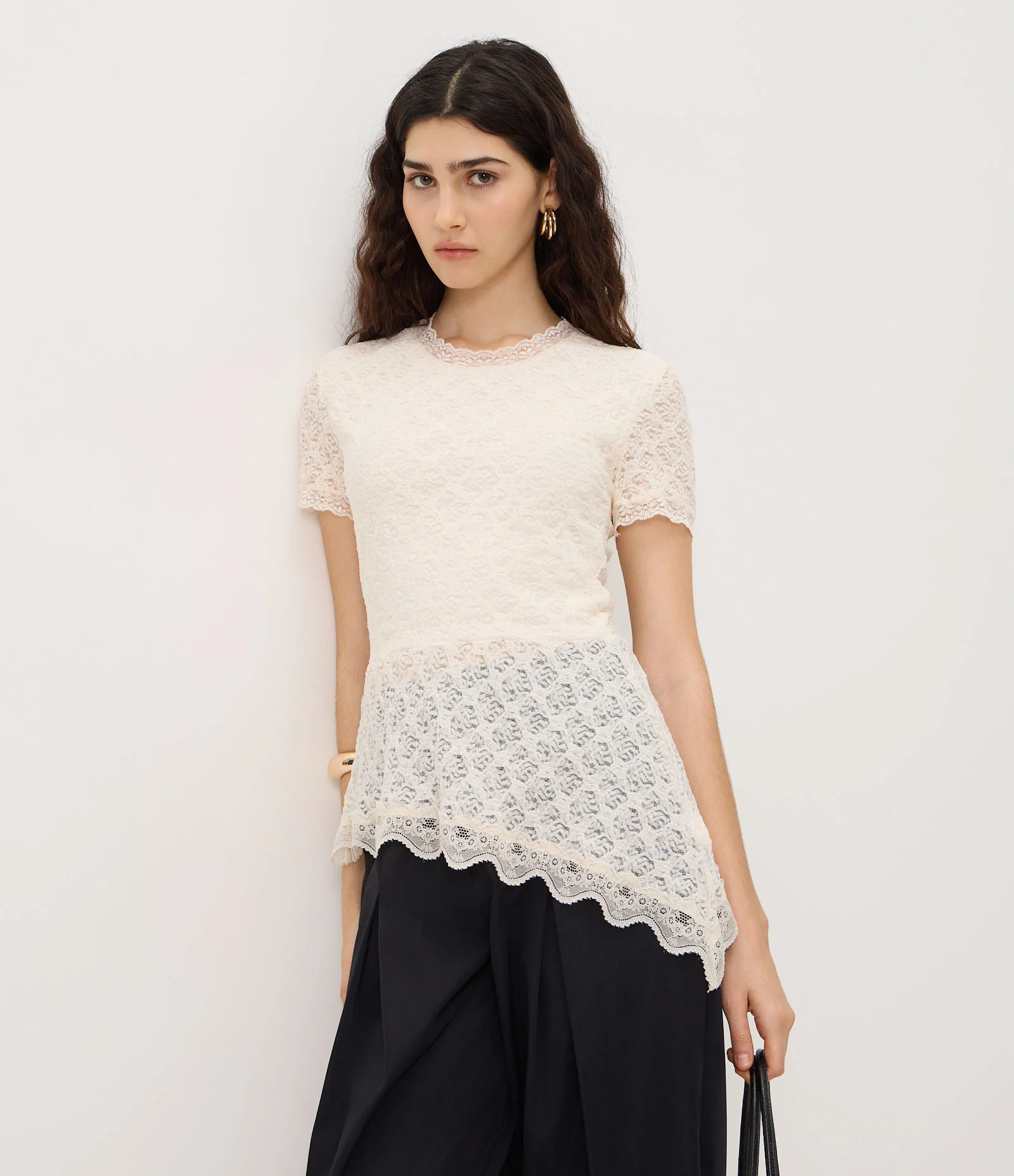 Blusa em Renda com Barra Assimétrica Branco 1