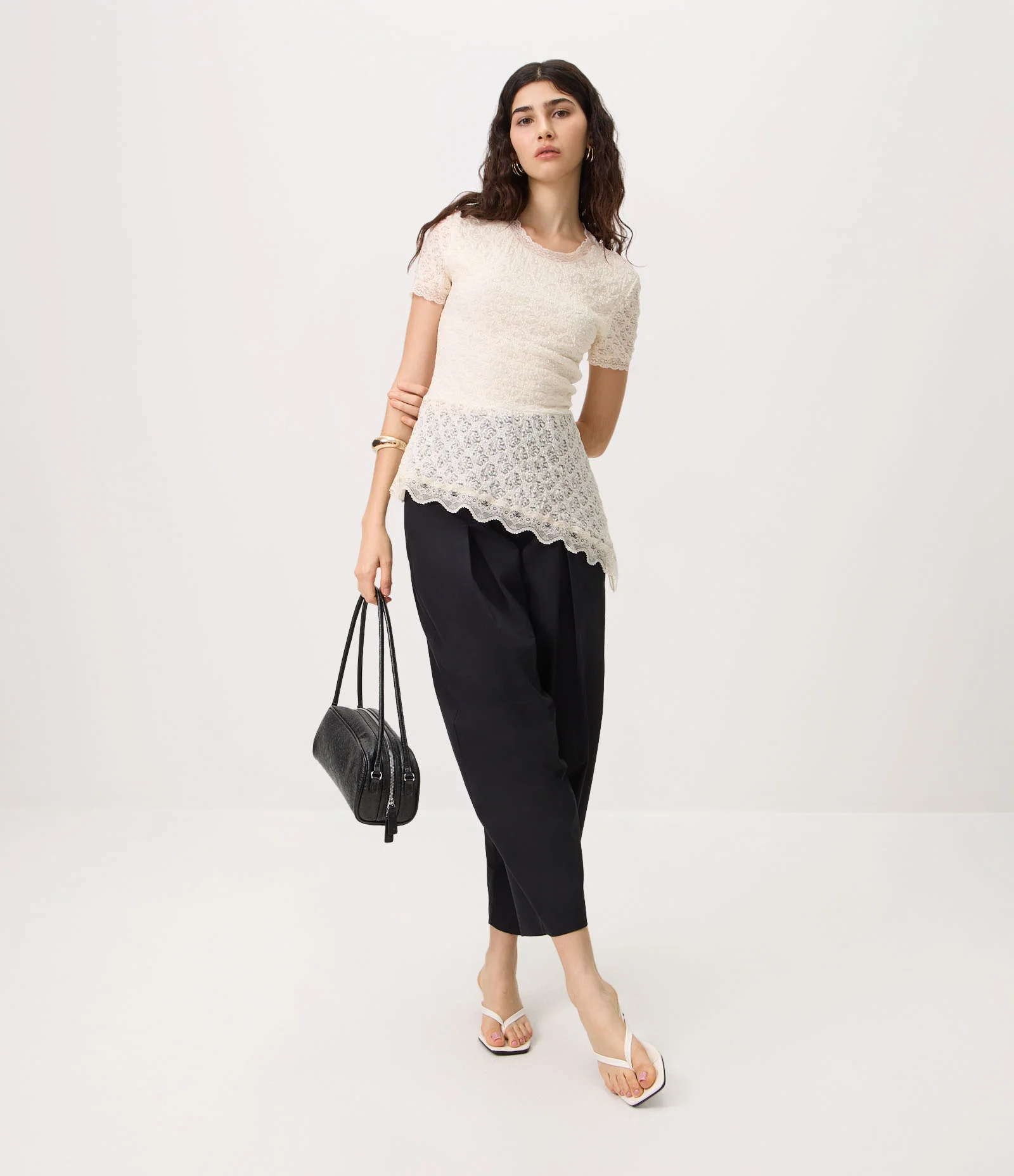 Blusa em Renda com Barra Assimétrica Branco 2