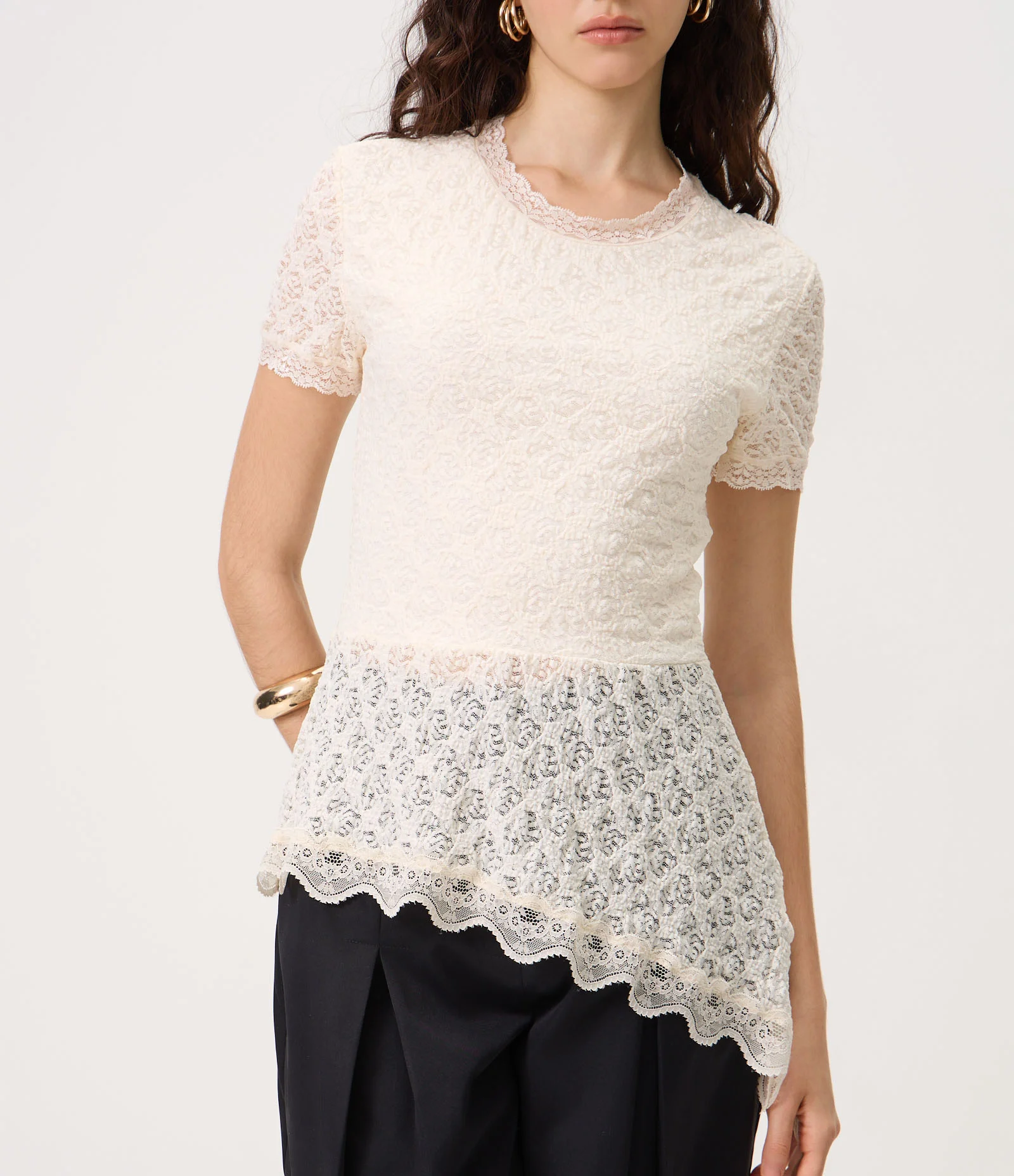 Blusa em Renda com Barra Assimétrica Branco 3