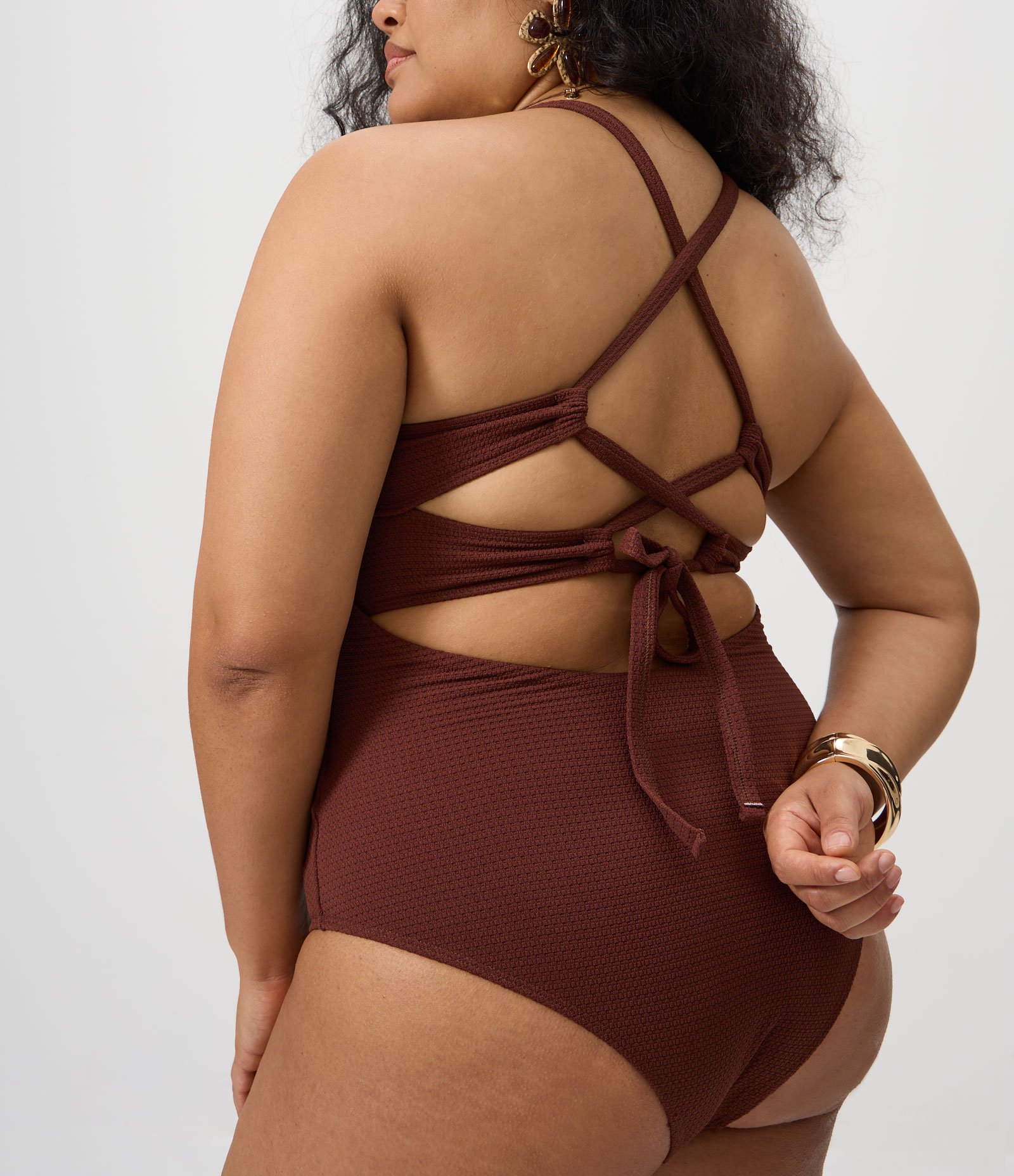 Maiô Texturizado com Costas Vazadas e Amarração Curve & Plus Size Marrom 3
